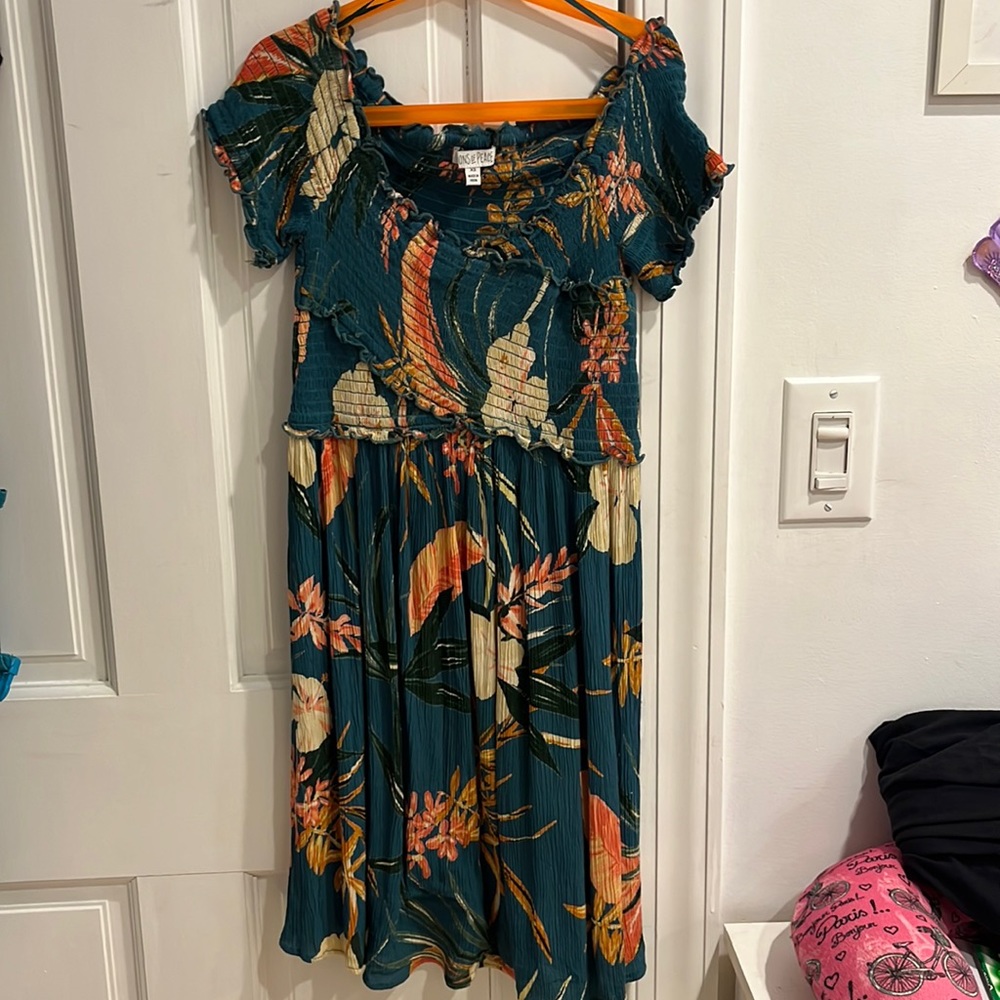 Patrons of peace dress multicolored and xs but is stretchy and loose